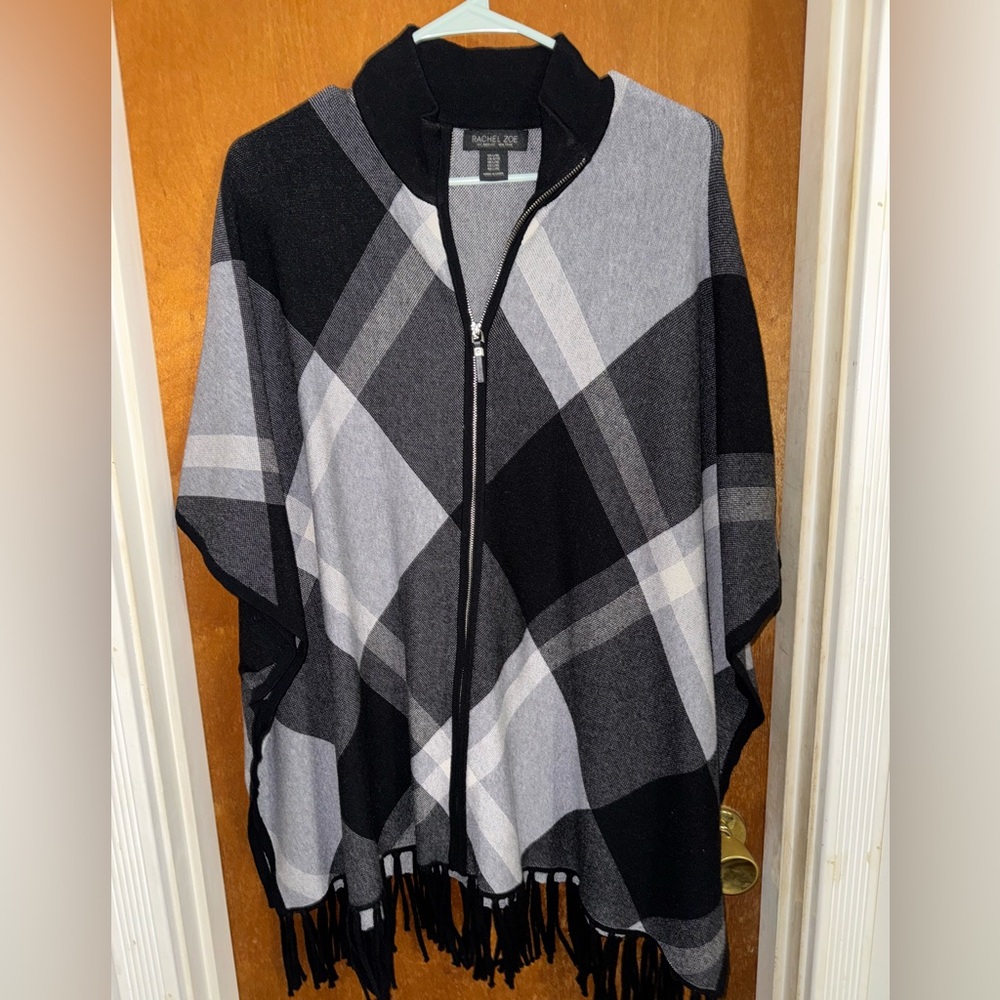 Rachel Zoe Size L/XL Great condition Poncho style zip up